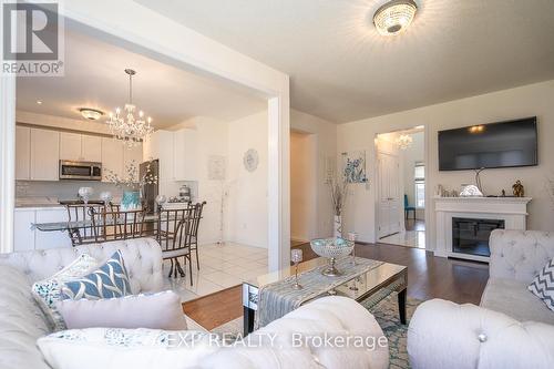 236 Johnson Drive, Shelburne, ON - Indoor Photo Showing Living Room