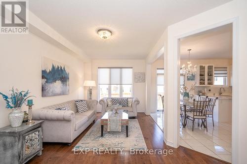 236 Johnson Drive, Shelburne, ON - Indoor Photo Showing Living Room