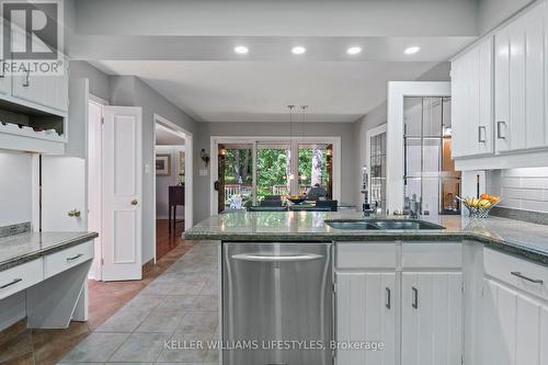 6 Ainsley Court, London, ON - Indoor Photo Showing Kitchen With Double Sink
