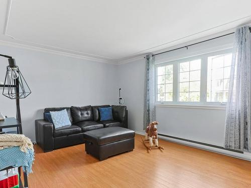 Salon - 554 Rue Madeleine, Salaberry-De-Valleyfield, QC - Indoor Photo Showing Living Room