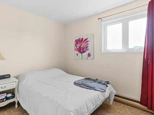 Chambre Ã Â coucher - 554 Rue Madeleine, Salaberry-De-Valleyfield, QC - Indoor Photo Showing Bedroom
