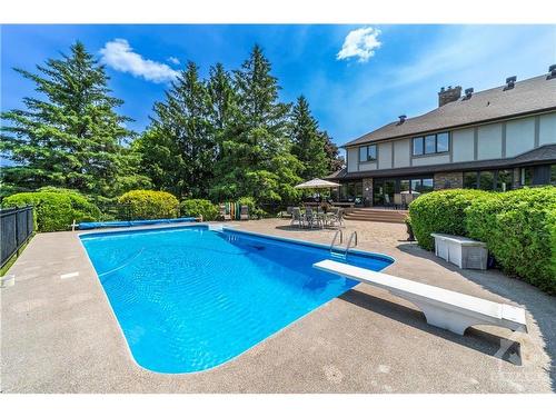 5533 South Island Park Drive, Manotick, ON 