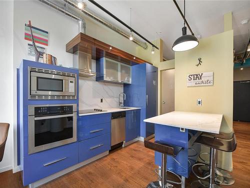 613-1029 View St, Victoria, BC - Indoor Photo Showing Kitchen