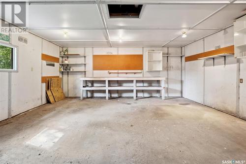 250 Stillwater Drive, Saskatoon, SK - Indoor Photo Showing Garage