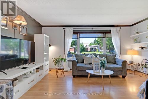 856 Florell Drive, Oshawa, ON - Indoor Photo Showing Living Room