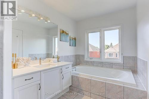 48 Futura Avenue, Richmond Hill, ON - Indoor Photo Showing Bathroom