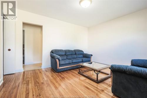 330 Mayfair Avenue, Lasalle, ON - Indoor Photo Showing Living Room