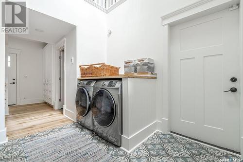 802 Idylwyld Crescent, Saskatoon, SK - Indoor Photo Showing Laundry Room