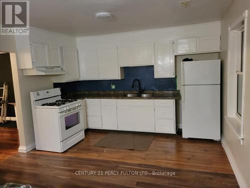 54 Anger Street, Chatham-Kent, ON - Indoor Photo Showing Kitchen With Double Sink