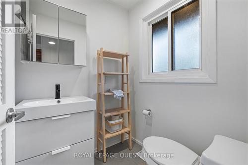 1010 Sanderson Road, Gravenhurst, ON - Indoor Photo Showing Bathroom