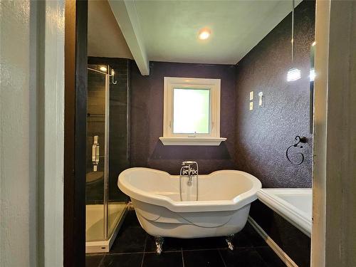 664 Prince Rupert Avenue, Winnipeg, MB - Indoor Photo Showing Bathroom