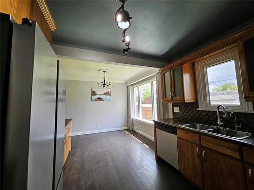 664 Prince Rupert Avenue, Winnipeg, MB - Indoor Photo Showing Kitchen With Double Sink