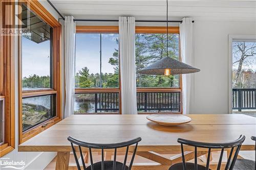 1010 Sanderson Road, Gravenhurst, ON - Indoor Photo Showing Dining Room