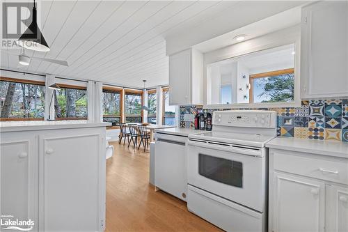 1010 Sanderson Road, Gravenhurst, ON - Indoor Photo Showing Kitchen