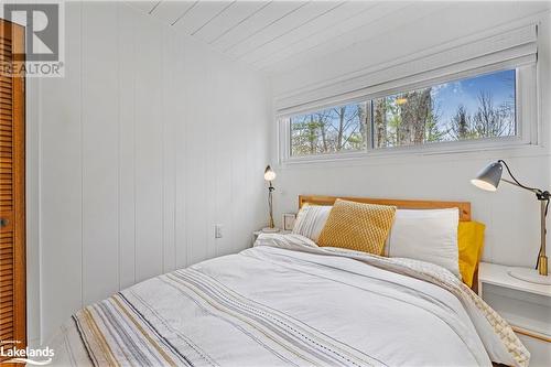1010 Sanderson Road, Gravenhurst, ON - Indoor Photo Showing Bedroom