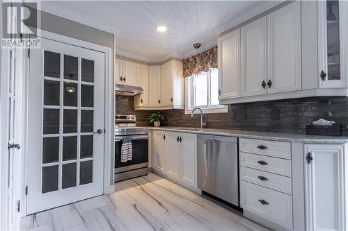 1463-1465 Aberdeen Street, Hawkesbury, ON - Indoor Photo Showing Kitchen