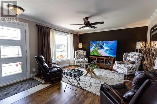 1463-1465 Aberdeen Street, Hawkesbury, ON - Indoor Photo Showing Living Room