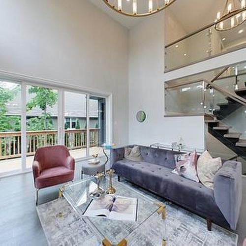 115 Rankin'S Cres, Blue Mountains, ON - Indoor Photo Showing Living Room