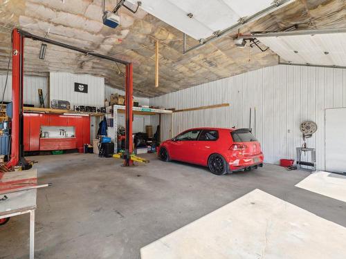 Garage - 299 Rue Perras, Thurso, QC - Indoor Photo Showing Garage