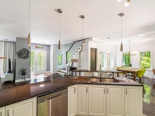 Kitchen - 121 Rue Du Bourgeon, Orford, QC - Indoor Photo Showing Kitchen With Double Sink With Upgraded Kitchen