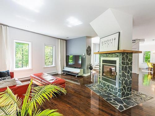 Living room - 121 Rue Du Bourgeon, Orford, QC - Indoor Photo Showing Living Room With Fireplace