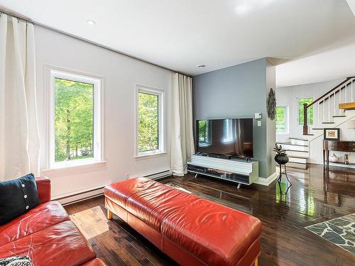 Living room - 121 Rue Du Bourgeon, Orford, QC - Indoor Photo Showing Living Room