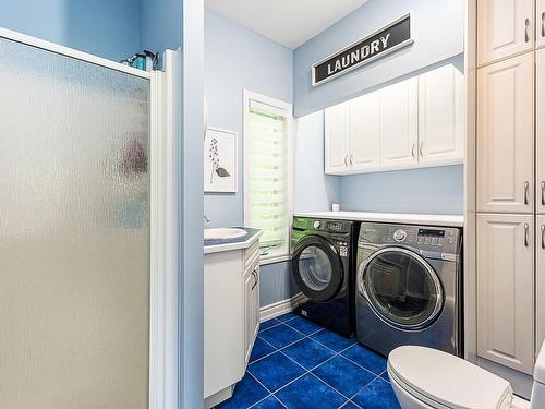 Bathroom - 121 Rue Du Bourgeon, Orford, QC - Indoor Photo Showing Laundry Room