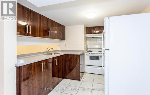 6462 Donway Drive, Mississauga, ON - Indoor Photo Showing Kitchen