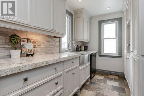 1041 Plains View Avenue, Burlington, ON - Indoor Photo Showing Kitchen With Upgraded Kitchen