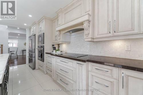 1379 Bough Beeches Boulevard, Mississauga, ON - Indoor Photo Showing Kitchen With Upgraded Kitchen