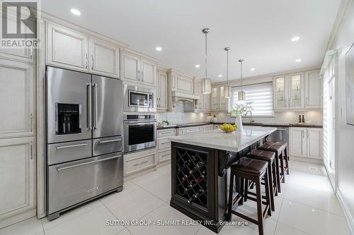 1379 Bough Beeches Boulevard, Mississauga, ON - Indoor Photo Showing Kitchen With Stainless Steel Kitchen With Upgraded Kitchen