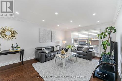 1379 Bough Beeches Boulevard, Mississauga, ON - Indoor Photo Showing Living Room