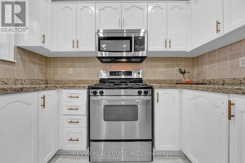 7249 Gagliano Drive, Mississauga, ON - Indoor Photo Showing Kitchen