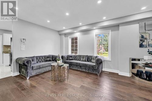 7249 Gagliano Drive, Mississauga, ON - Indoor Photo Showing Living Room