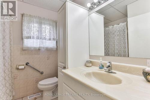 692 Alanbrook Street, London, ON - Indoor Photo Showing Bathroom