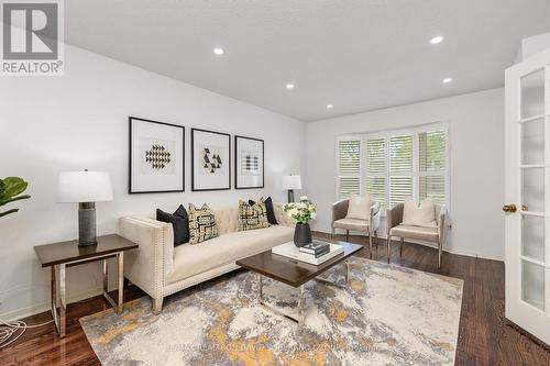 48 Mullen Drive, Vaughan, ON - Indoor Photo Showing Living Room