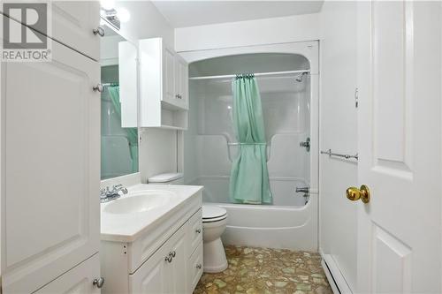 2 De La Plage, Beaubassin East, NB - Indoor Photo Showing Bathroom