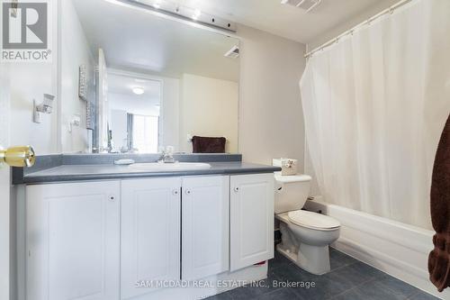 1709 - 156 Enfield Place, Mississauga, ON - Indoor Photo Showing Bathroom