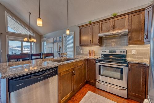 438-6973 Terazona Drive, Kelowna, BC - Indoor Photo Showing Kitchen