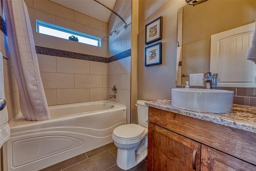 438-6973 Terazona Drive, Kelowna, BC - Indoor Photo Showing Bathroom