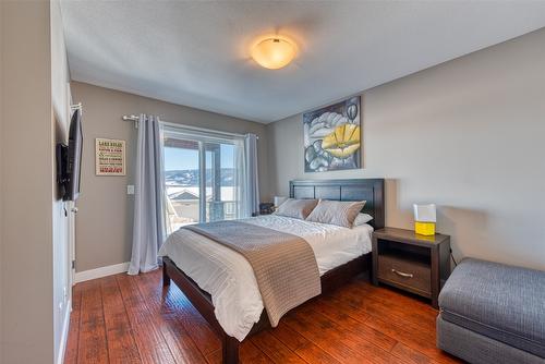 438-6973 Terazona Drive, Kelowna, BC - Indoor Photo Showing Bedroom