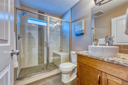 438-6973 Terazona Drive, Kelowna, BC - Indoor Photo Showing Bathroom