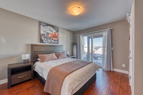 438-6973 Terazona Drive, Kelowna, BC - Indoor Photo Showing Bedroom