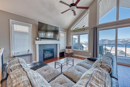 438-6973 Terazona Drive, Kelowna, BC - Indoor Photo Showing Living Room With Fireplace