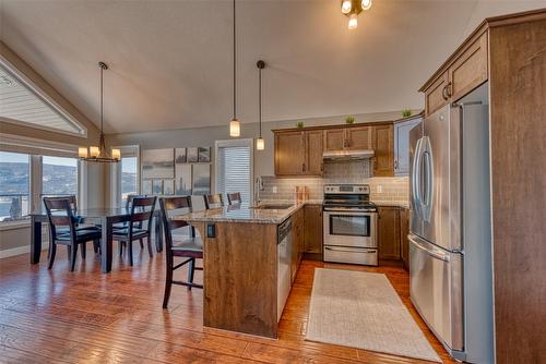 438-6973 Terazona Drive, Kelowna, BC - Indoor Photo Showing Kitchen