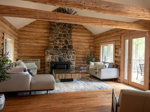 Salon - 2916  - 2918 Rive Du Lac-Tremblant, Lac-Tremblant-Nord, QC - Indoor Photo Showing Living Room With Fireplace