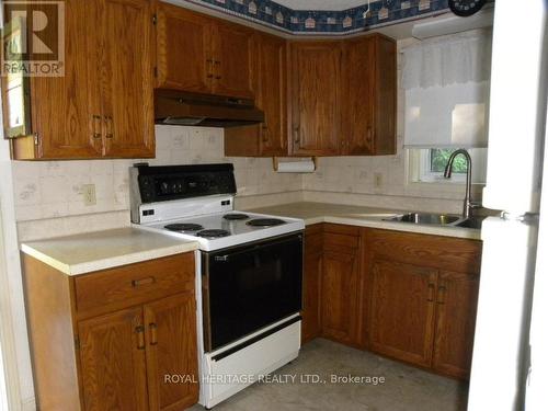 45 Little Bob Drive, Kawartha Lakes, ON - Indoor Photo Showing Kitchen With Double Sink