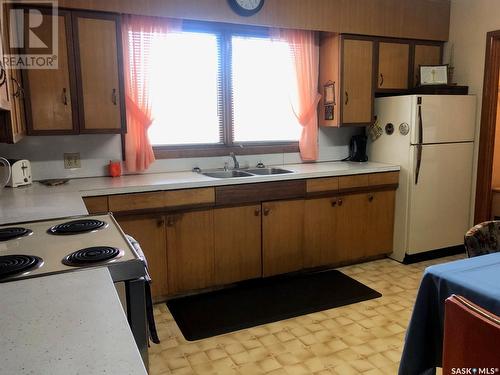 401 1St Avenue E, Buchanan, SK - Indoor Photo Showing Kitchen With Double Sink