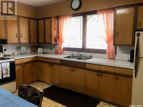 401 1St Avenue E, Buchanan, SK - Indoor Photo Showing Kitchen With Double Sink