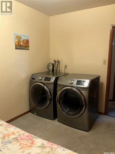 401 1St Avenue E, Buchanan, SK - Indoor Photo Showing Laundry Room